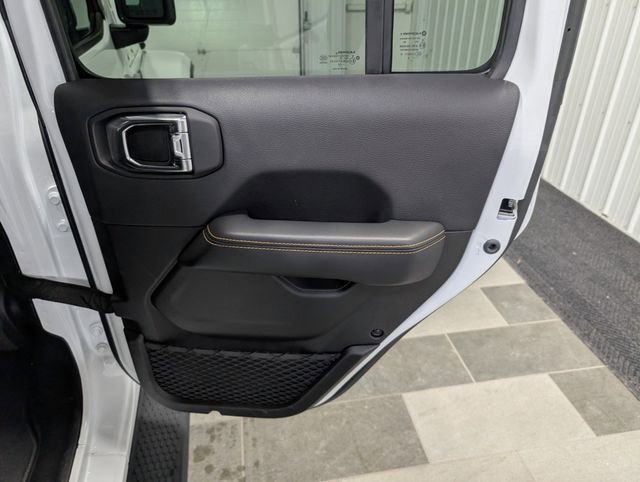 Used 2025 Jeep Wrangler Unlimited Sahara AWD/4WD image 23