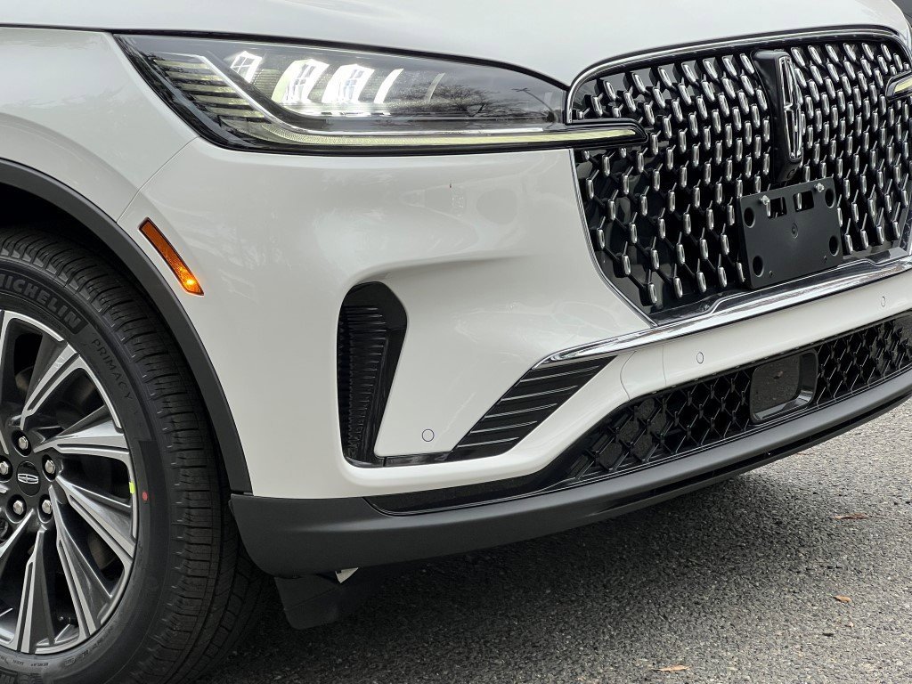 New 2026 Lincoln Aviator AWD image 2