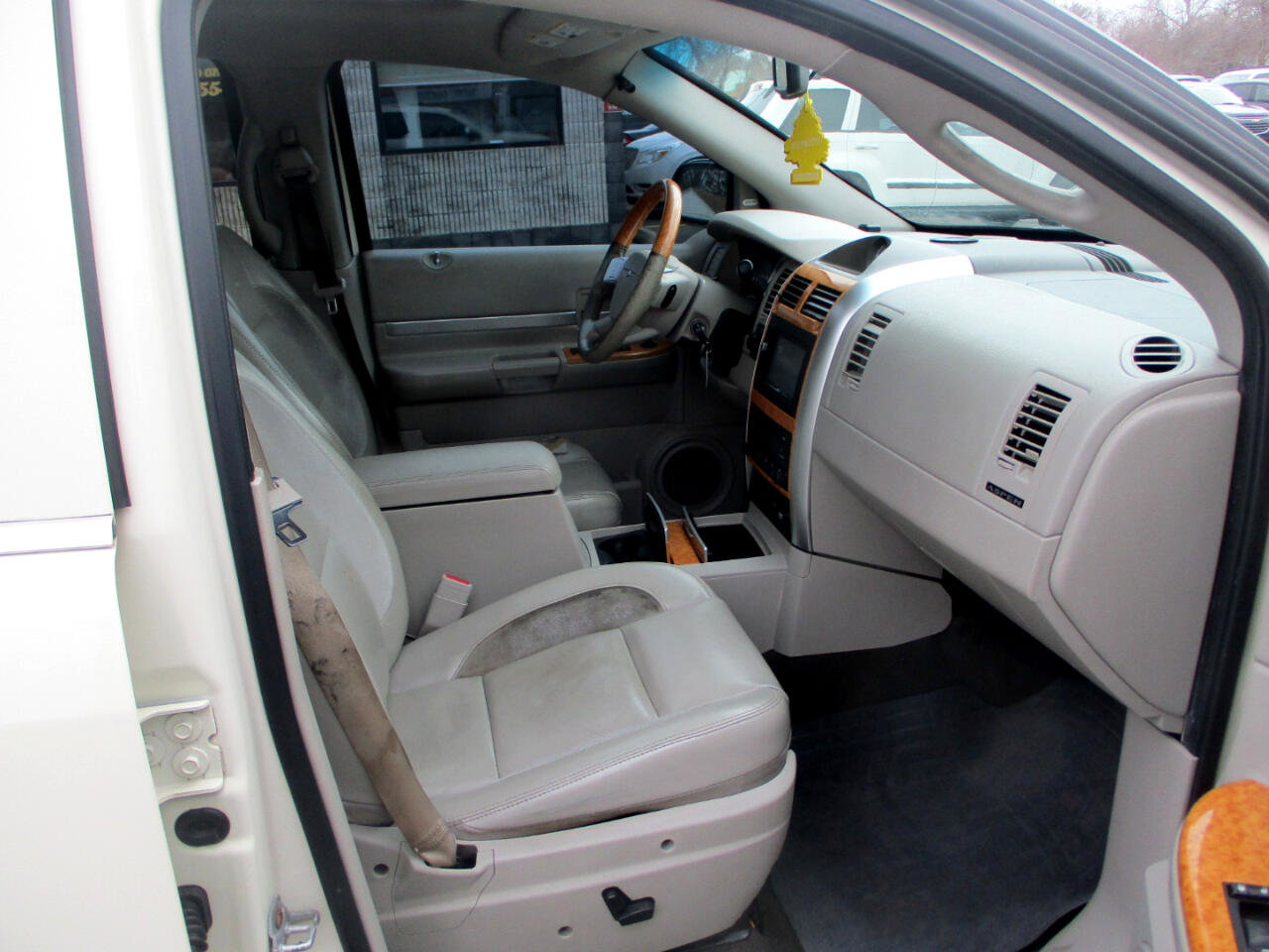 Used 2007 Chrysler Aspen Limited image 8