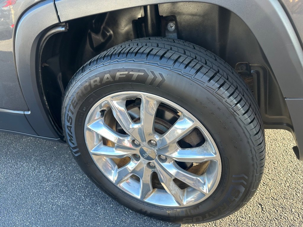 Used 2015 Jeep Cherokee Limited image 13