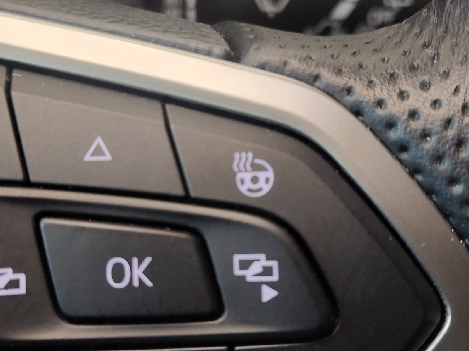 Used 2022 Volkswagen Atlas SEL R-Line AWD/4WD image 27