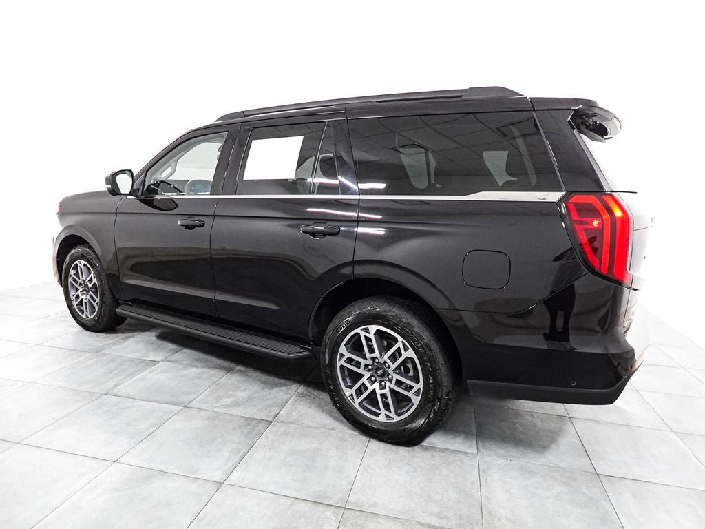 Certified 2025 Ford Expedition Active AWD/4WD image 5