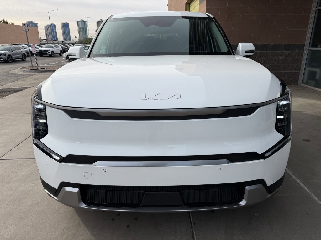 Used 2024 Kia EV9 Light image 10