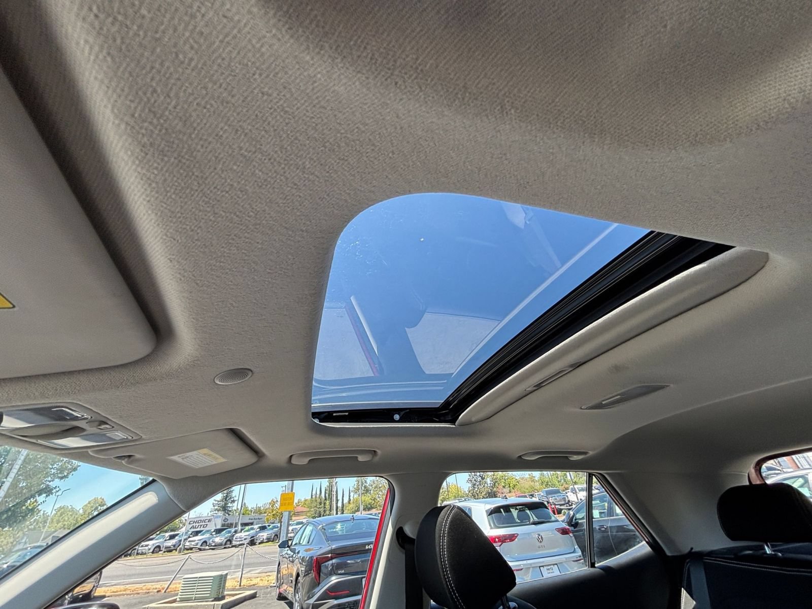 Used 2025 Hyundai Venue SEL FWD image 28