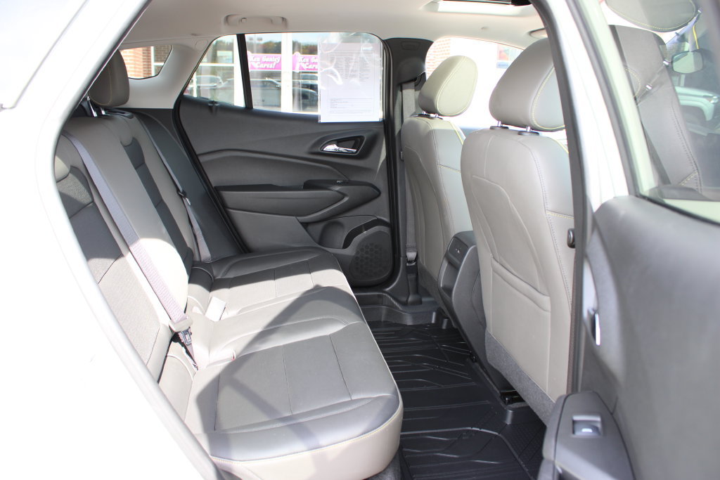 Used 2025 Chevrolet Trax ACTIV w/ Sunroof Package FWD image 37