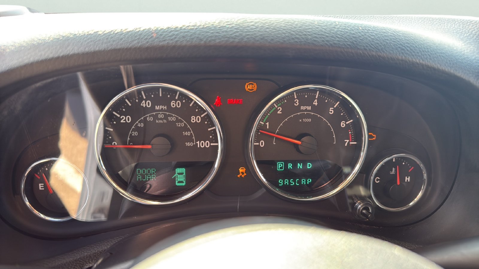 Used 2015 Jeep Wrangler Unlimited Sahara w/ Connectivity Group AWD/4WD image 36