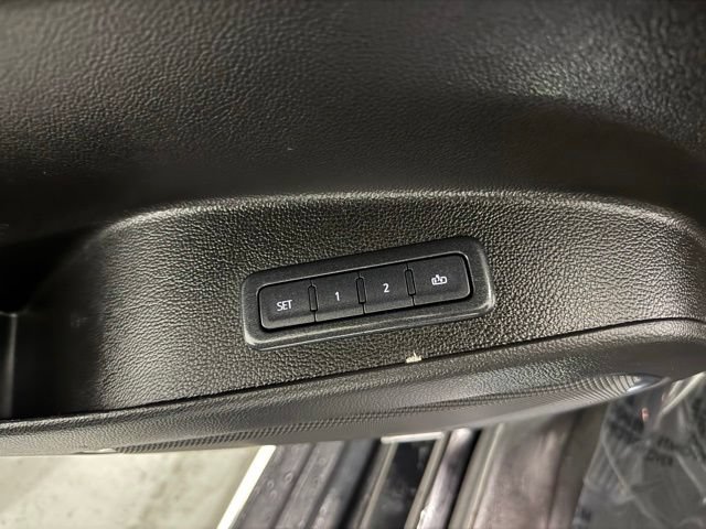 Certified 2020 GMC Yukon XL SLT w/ Premium Edition AWD/4WD image 14