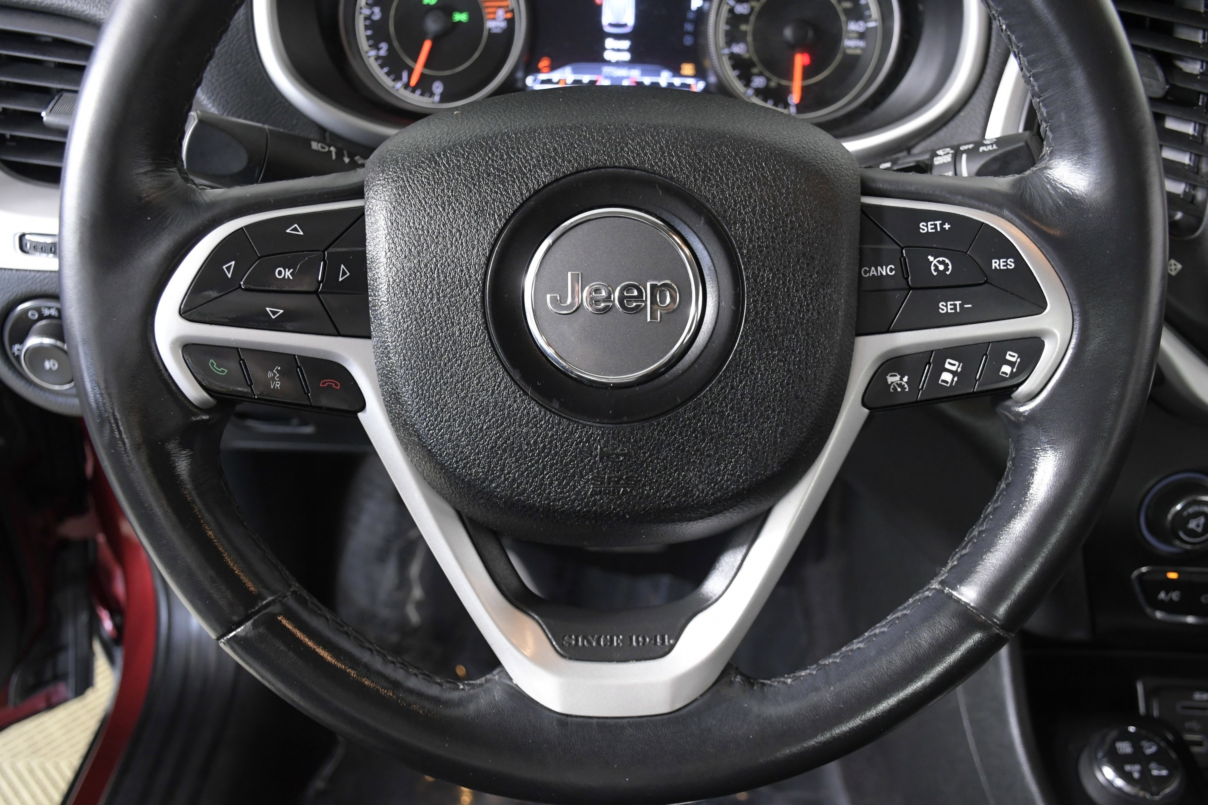 Used 2016 Jeep Cherokee Trailhawk w/ Comfort/Convenience Group image 10