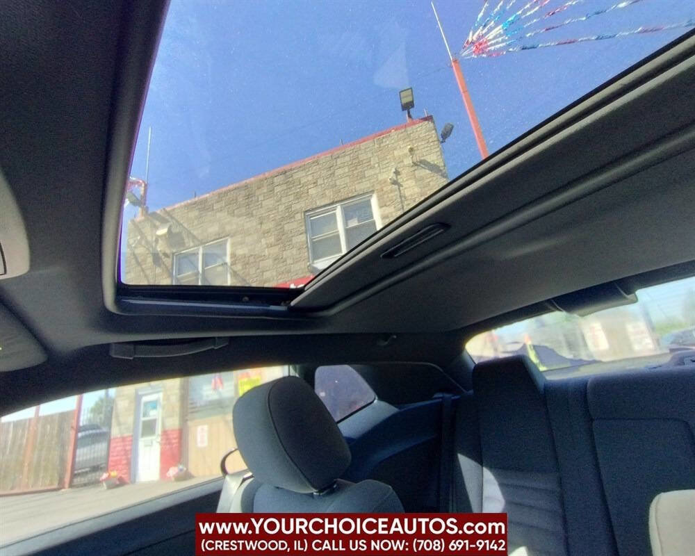 Used 2010 Dodge Challenger SE image 26