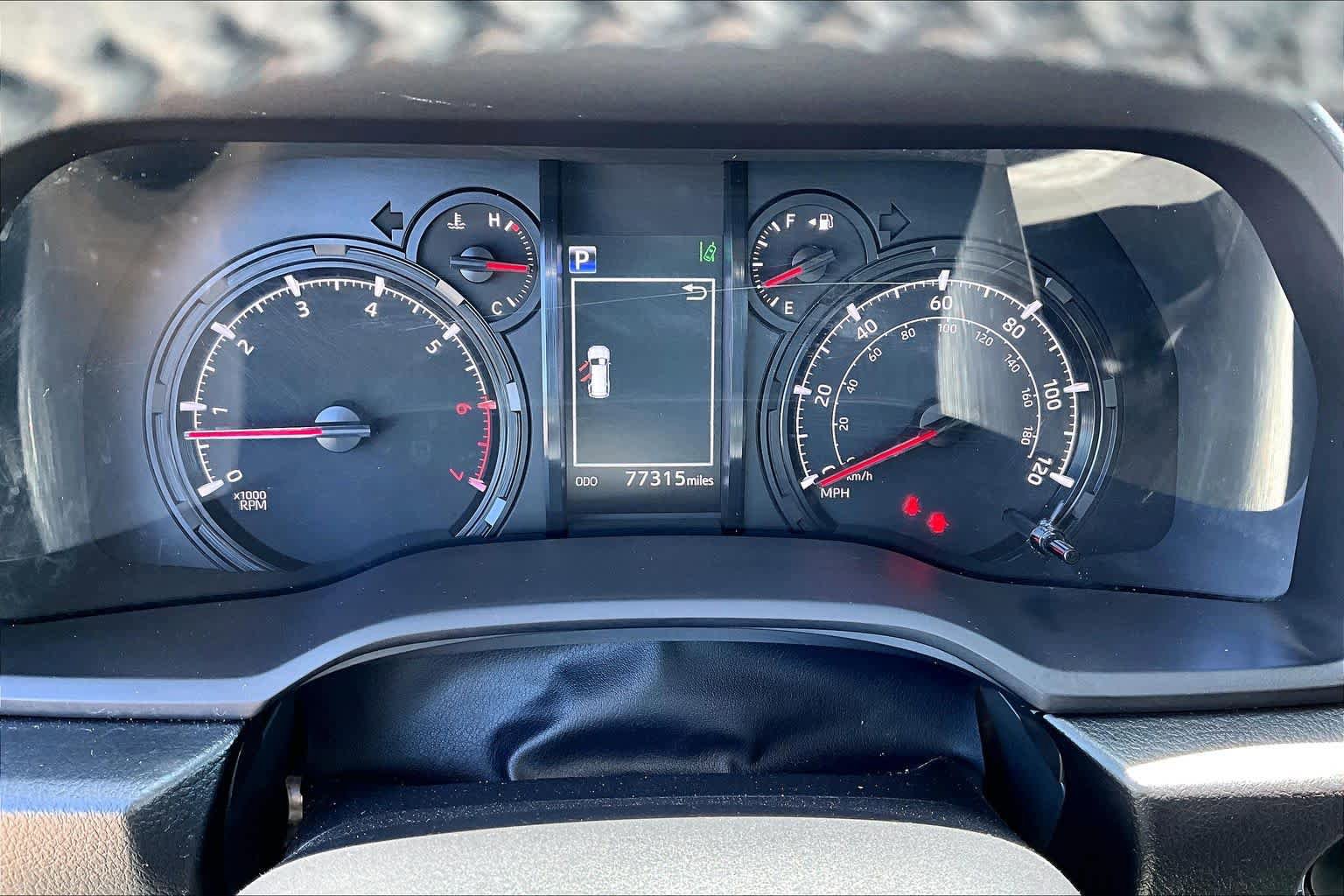 Used 2021 Toyota 4Runner SR5 AWD/4WD image 25