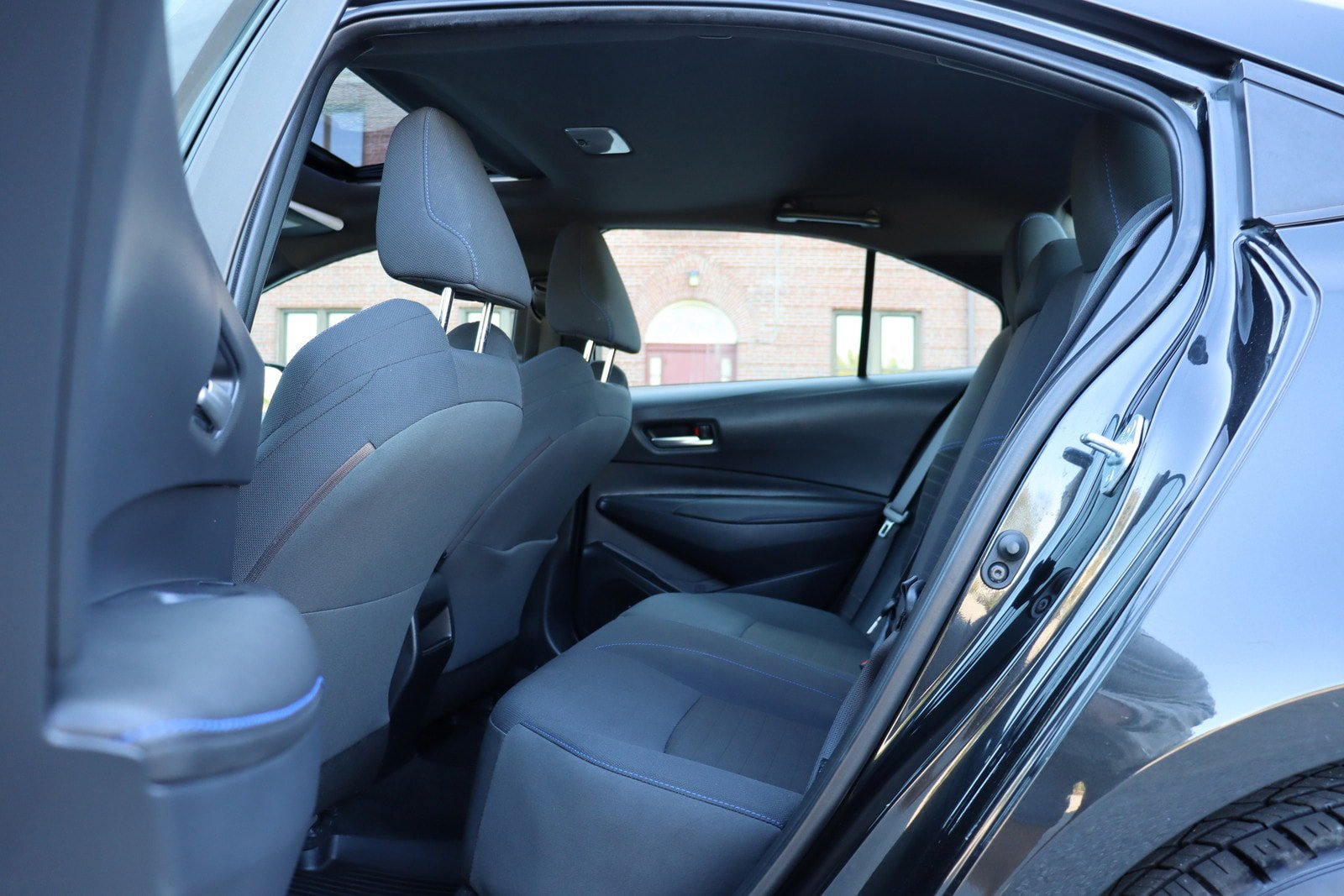 Used 2020 Toyota Corolla SE w/ SE Premium Package FWD image 14