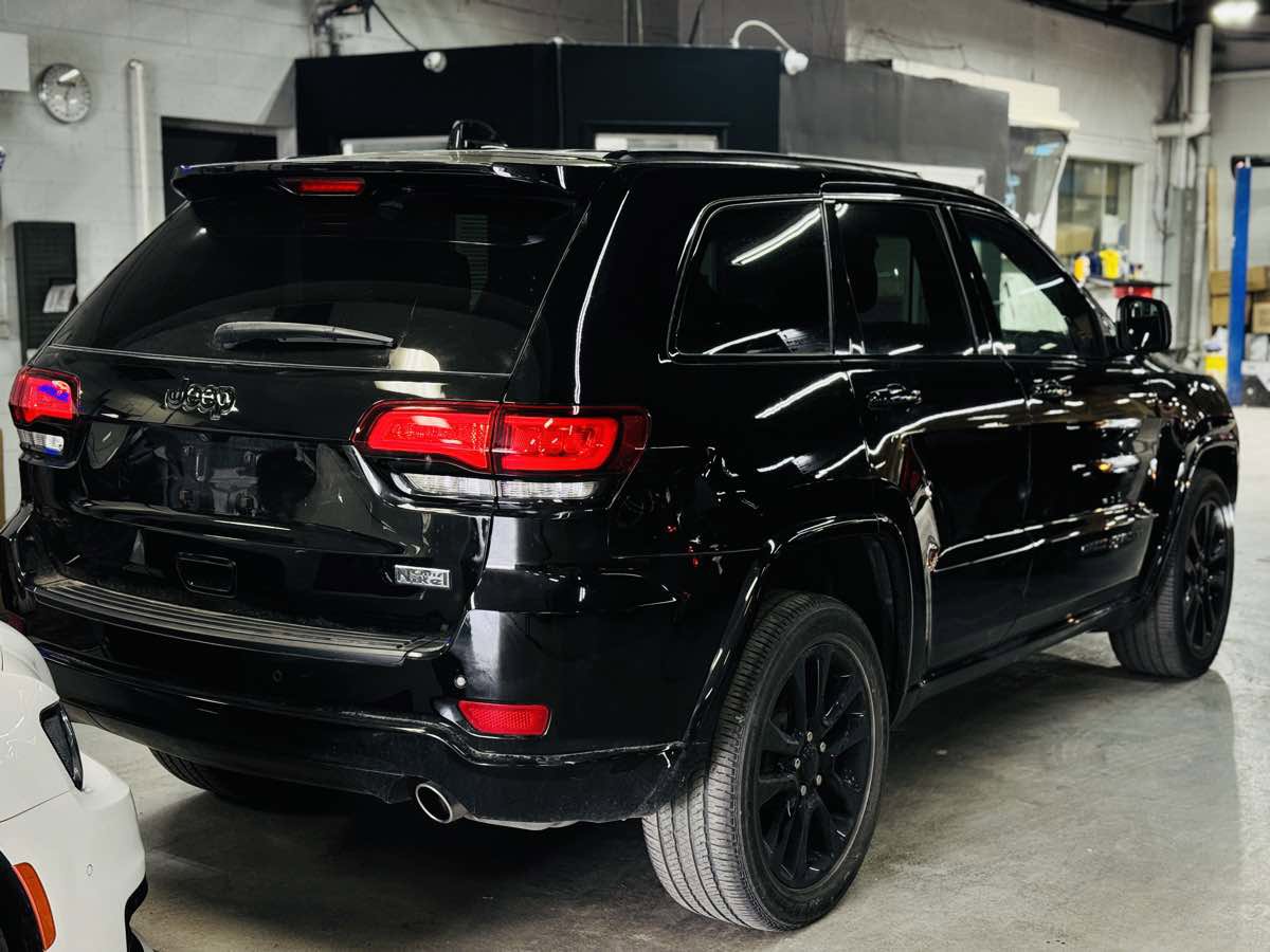 Used 2019 Jeep Grand Cherokee Altitude AWD/4WD image 5