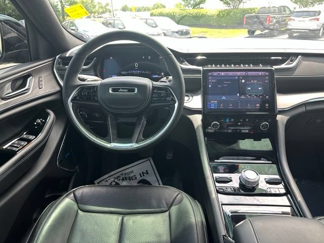 Used 2023 Jeep Grand Cherokee Overland AWD/4WD image 15