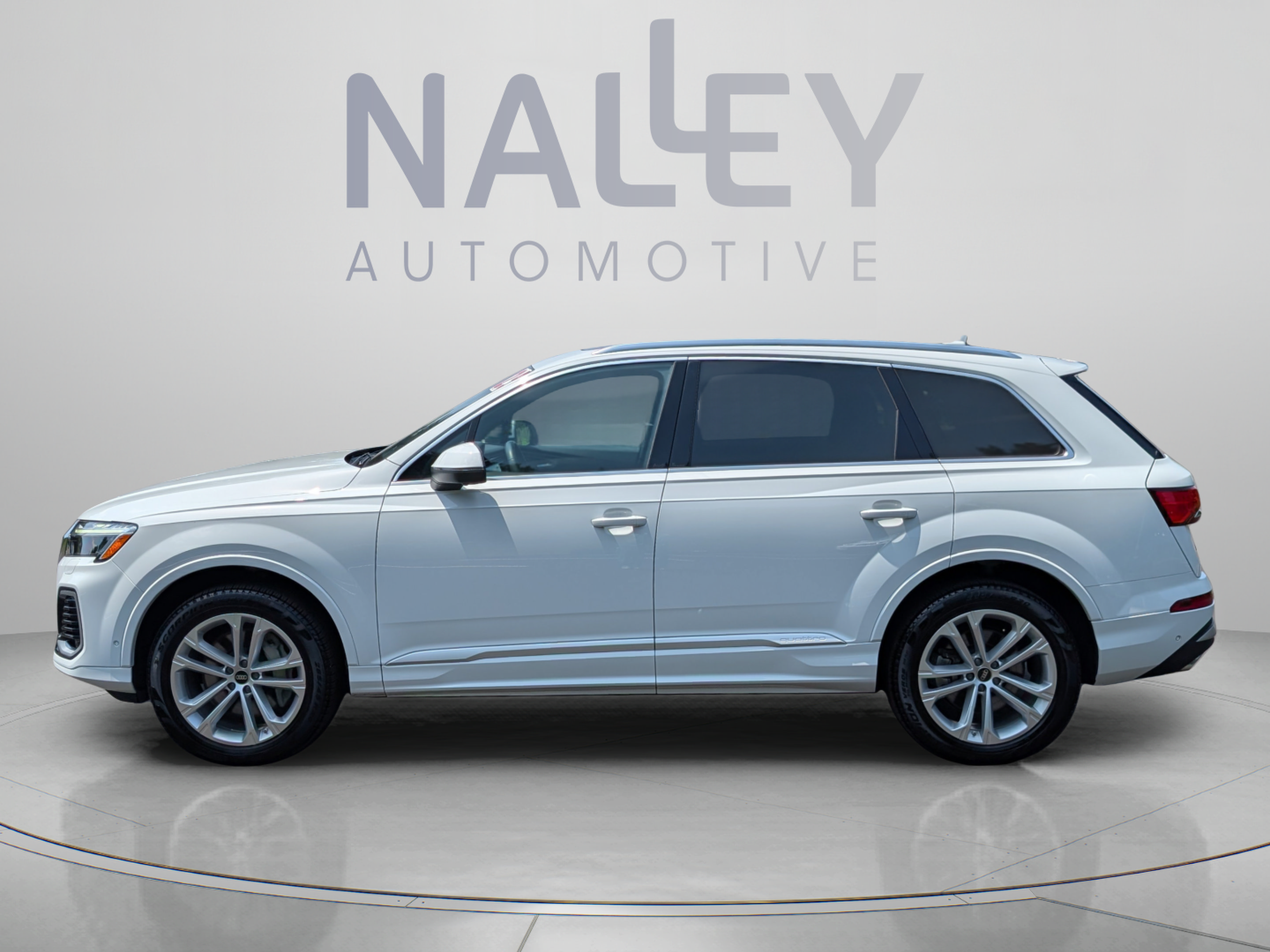 Used 2025 Audi Q7 3.0T Premium AWD/4WD image 2