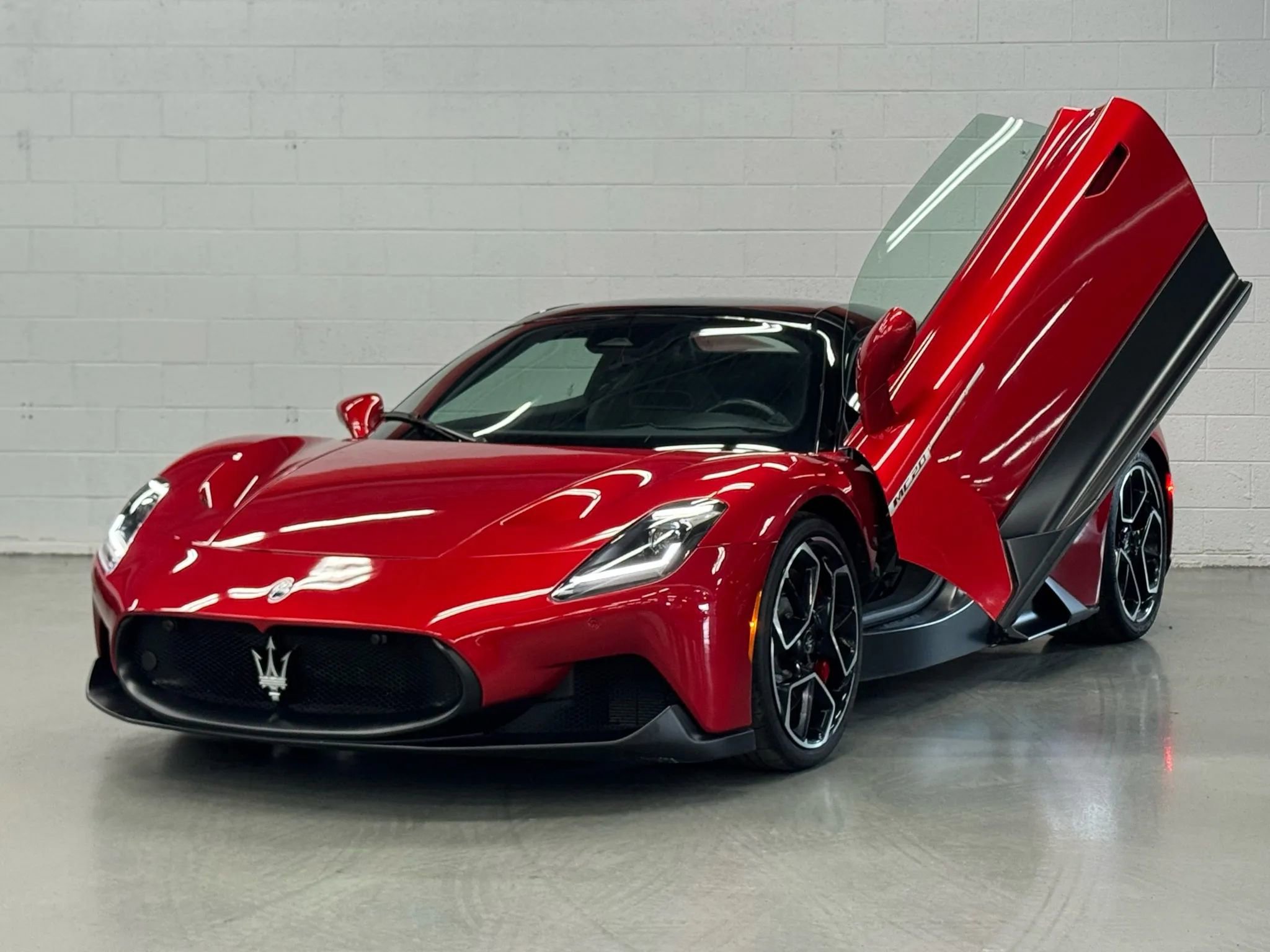 Used 2023 Maserati MC20 Spyder image 4