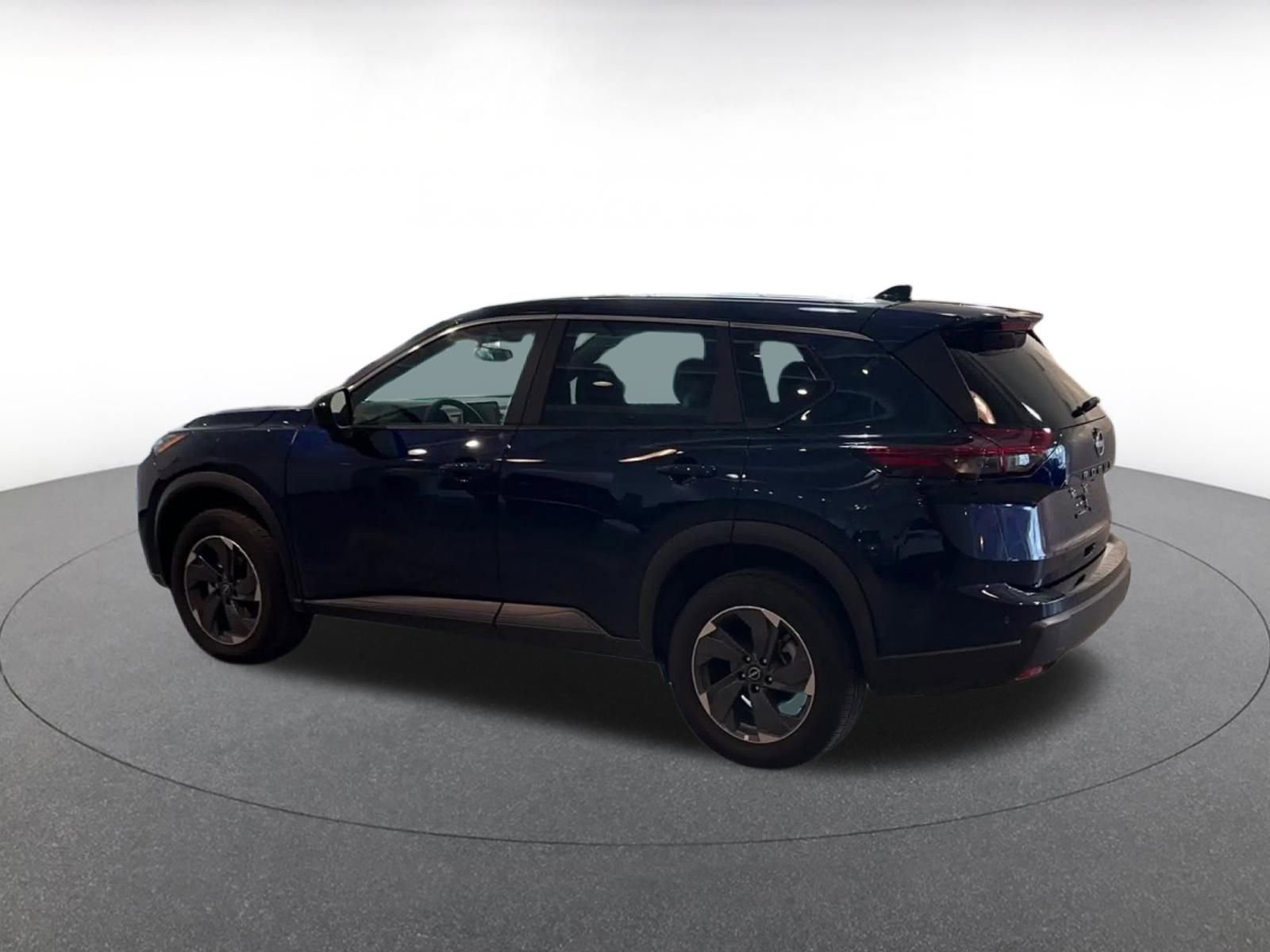 Used 2025 Nissan Rogue SV image 10