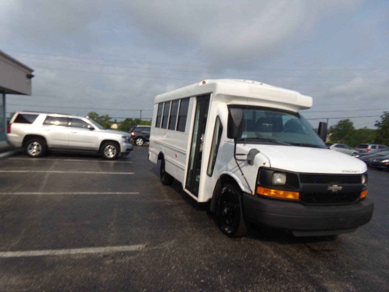 Used 2012 Chevrolet Express 3500 w/ School Bus Package RWD image 5