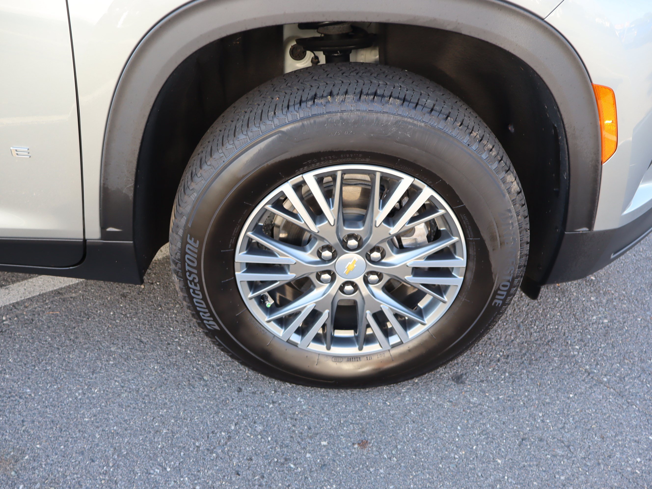 Used 2025 Chevrolet Traverse LT FWD image 39