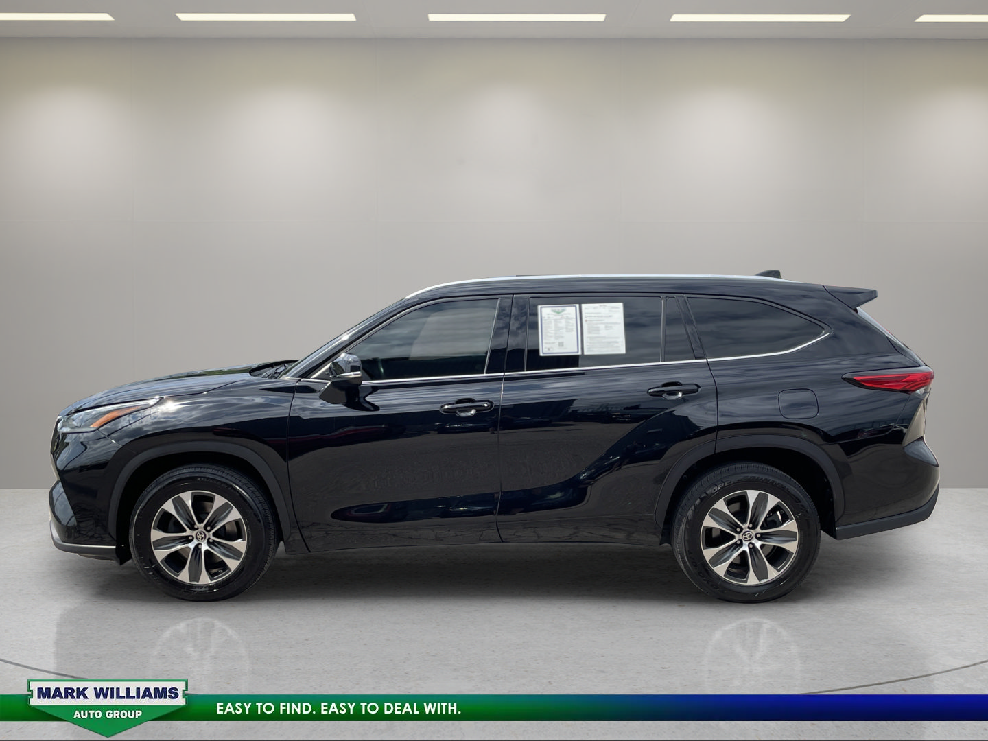 Used 2021 Toyota Highlander XLE AWD/4WD image 4