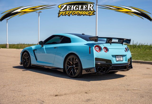 Used 2017 Nissan GT-R Premium AWD/4WD image 5