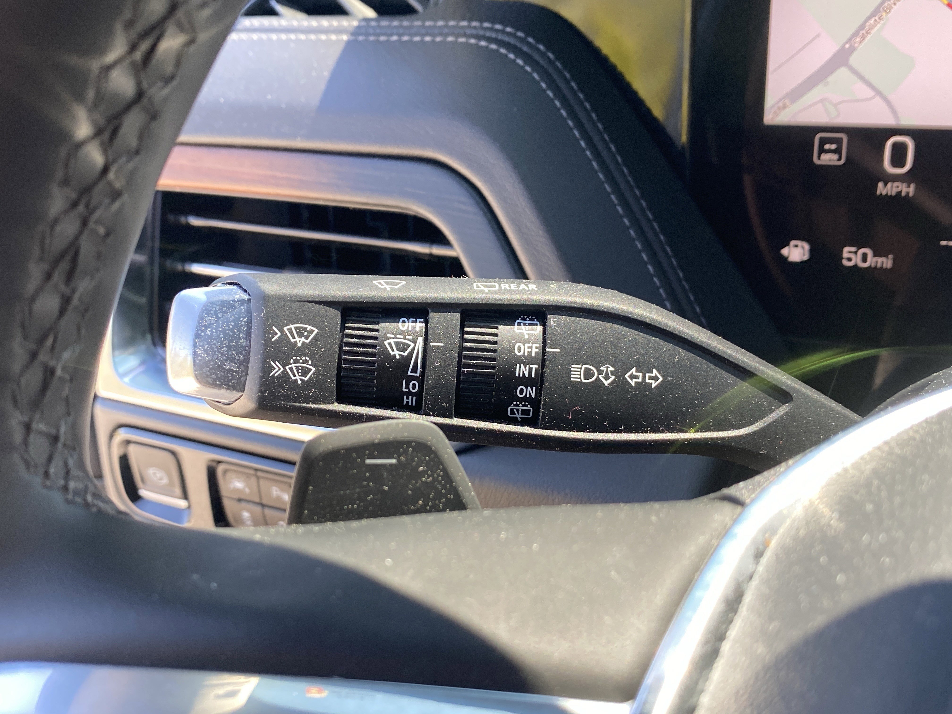 Used 2025 GMC Yukon XL Denali w/ Sun & Power Step Package image 30