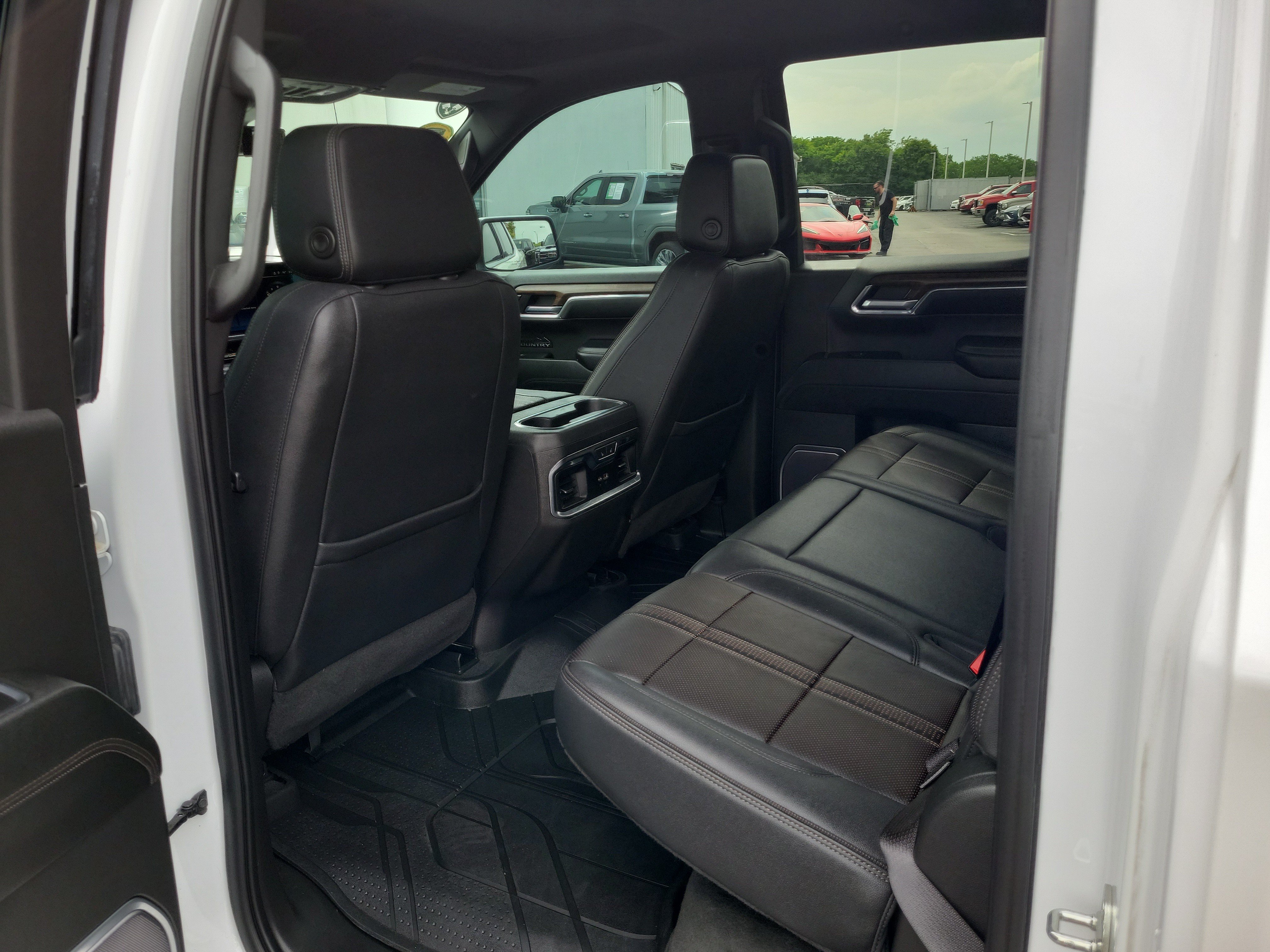 Used 2023 Chevrolet Silverado 1500 High Country w/ High Country Premium Package AWD/4WD image 13