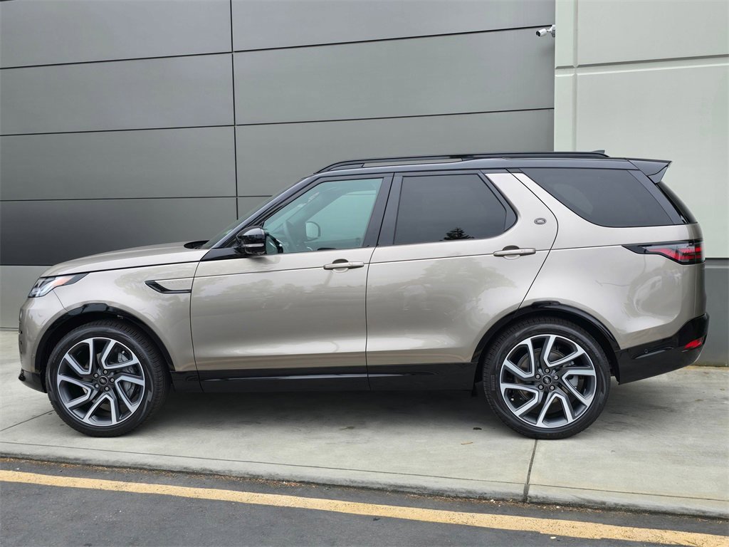 New 2025 Land Rover Discovery Dynamic SE image 4