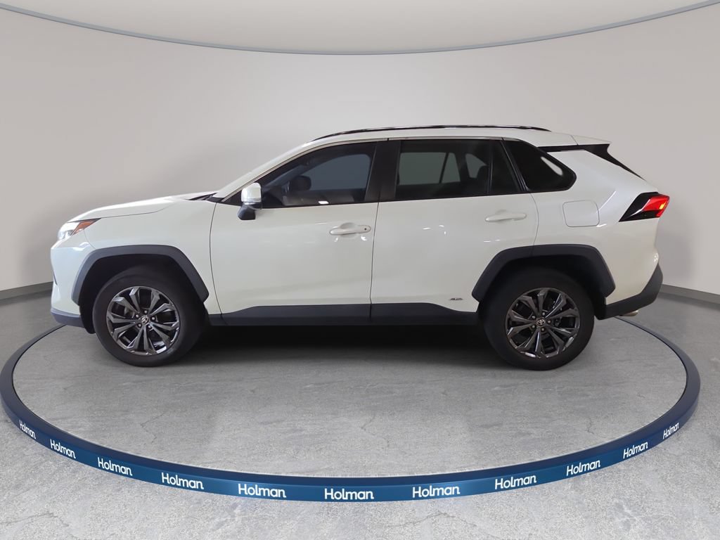 Used 2022 Toyota RAV4 XLE Premium AWD/4WD image 9