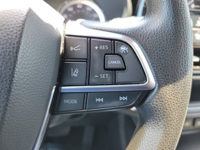 Used 2021 Toyota Highlander L FWD image 18