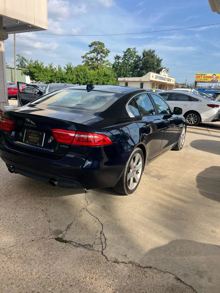 Used 2018 Jaguar XE Premium RWD image 3