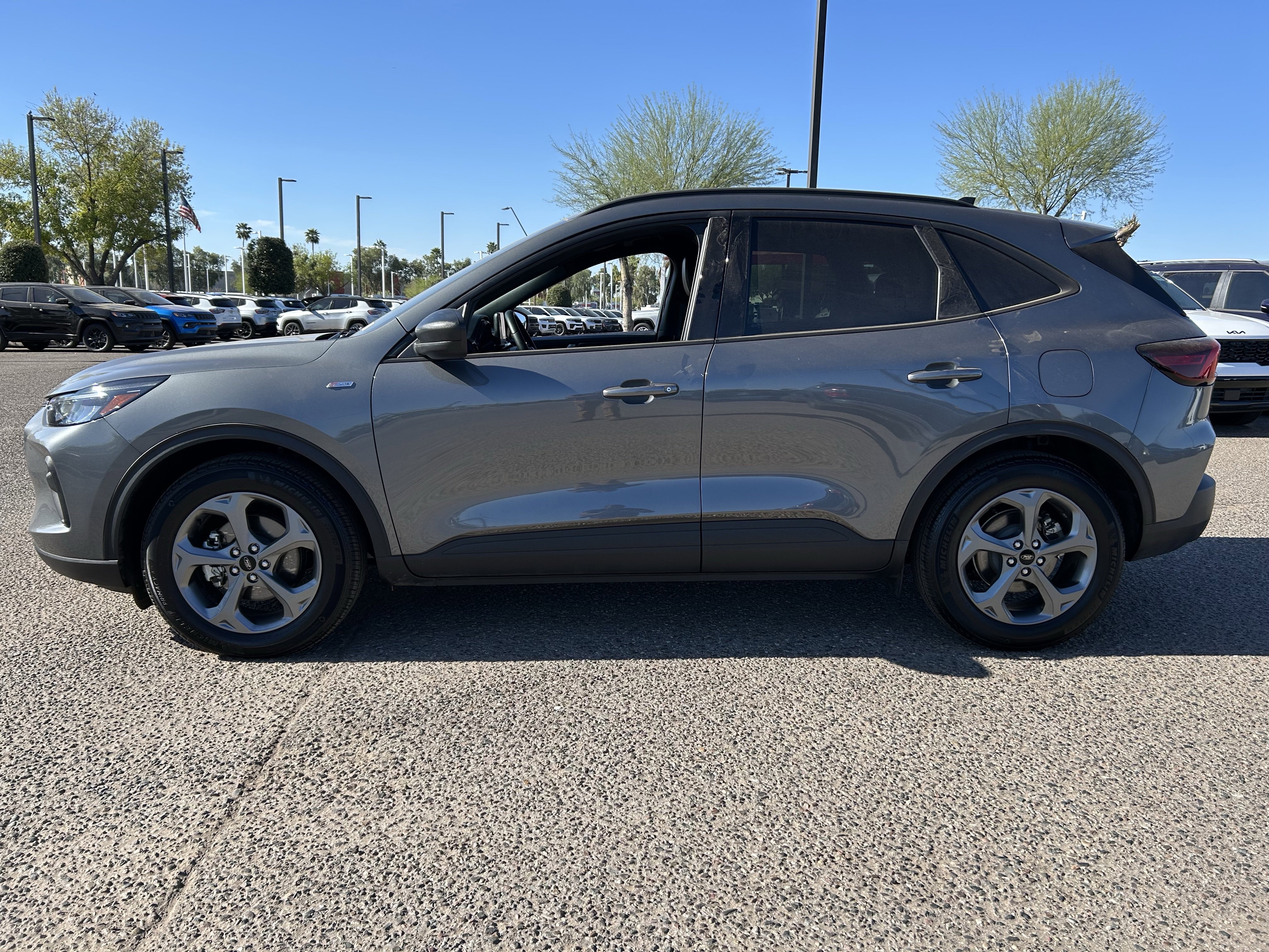 Used 2025 Ford Escape ST-Line image 3