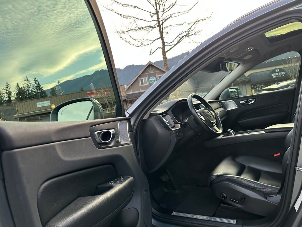 Used 2019 Volvo XC60 T8 Inscription w/ Advanced Package AWD/4WD image 18