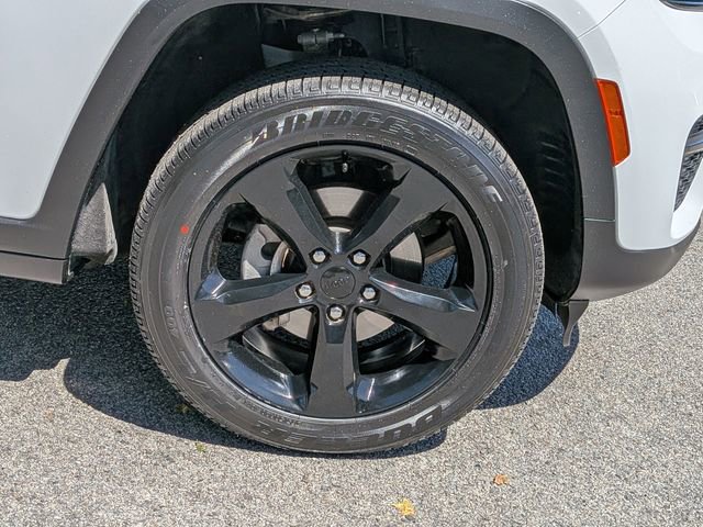 Used 2024 Jeep Grand Cherokee Altitude image 14