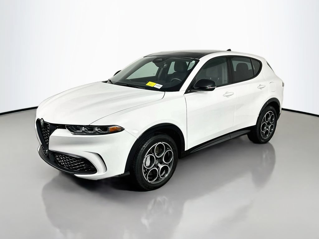 Used 2025 Alfa Romeo Tonale AWD/4WD image 3