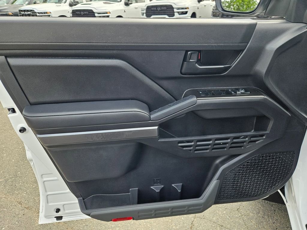 Used 2025 Toyota Tacoma SR5 AWD/4WD image 11