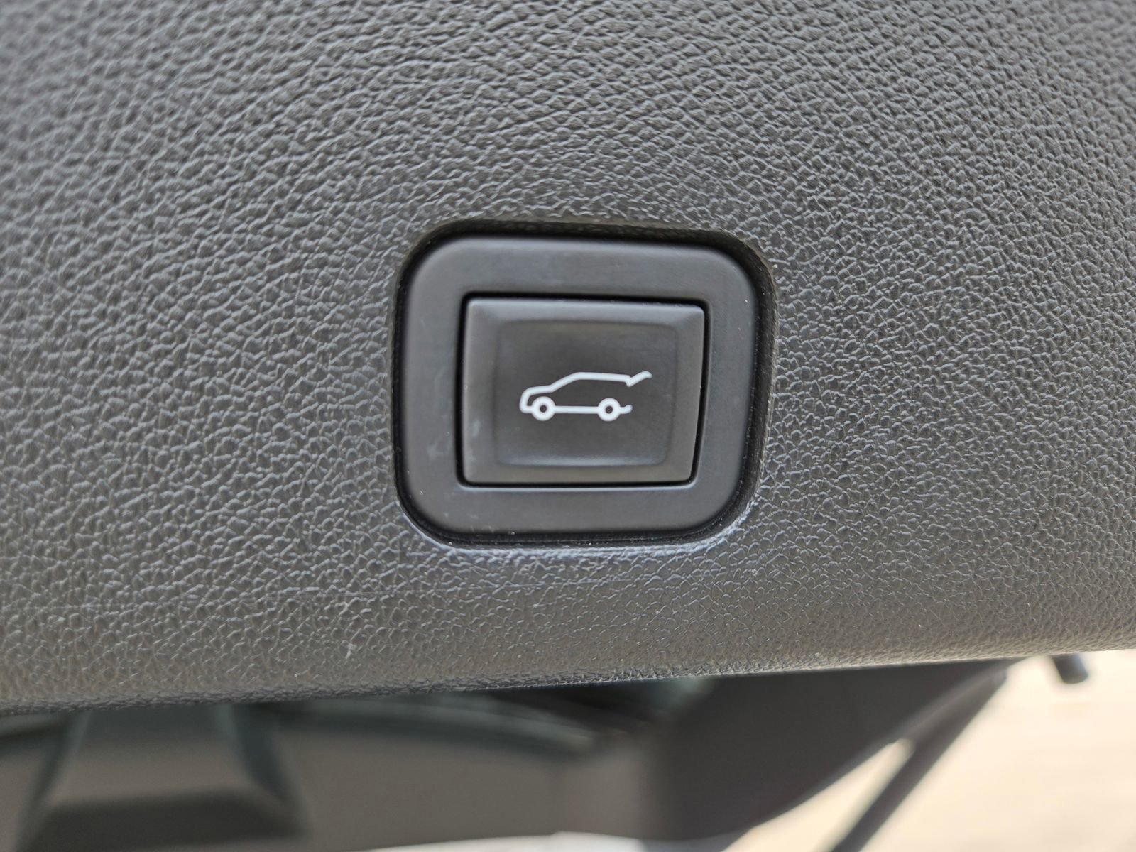 Used 2023 Cadillac XT6 Sport w/ Technology Package AWD/4WD image 30