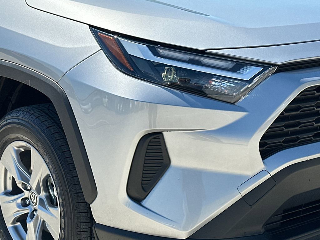 Used 2025 Toyota RAV4 LE AWD/4WD image 8