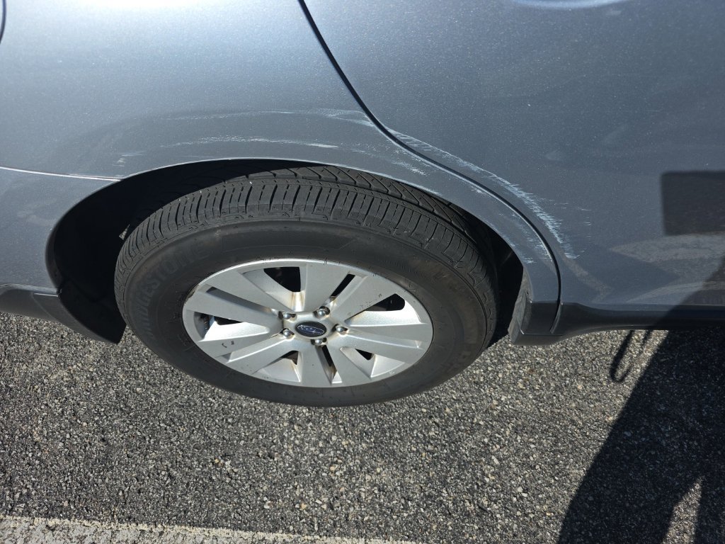 Used 2018 Subaru Outback 2.5i Premium AWD/4WD image 6