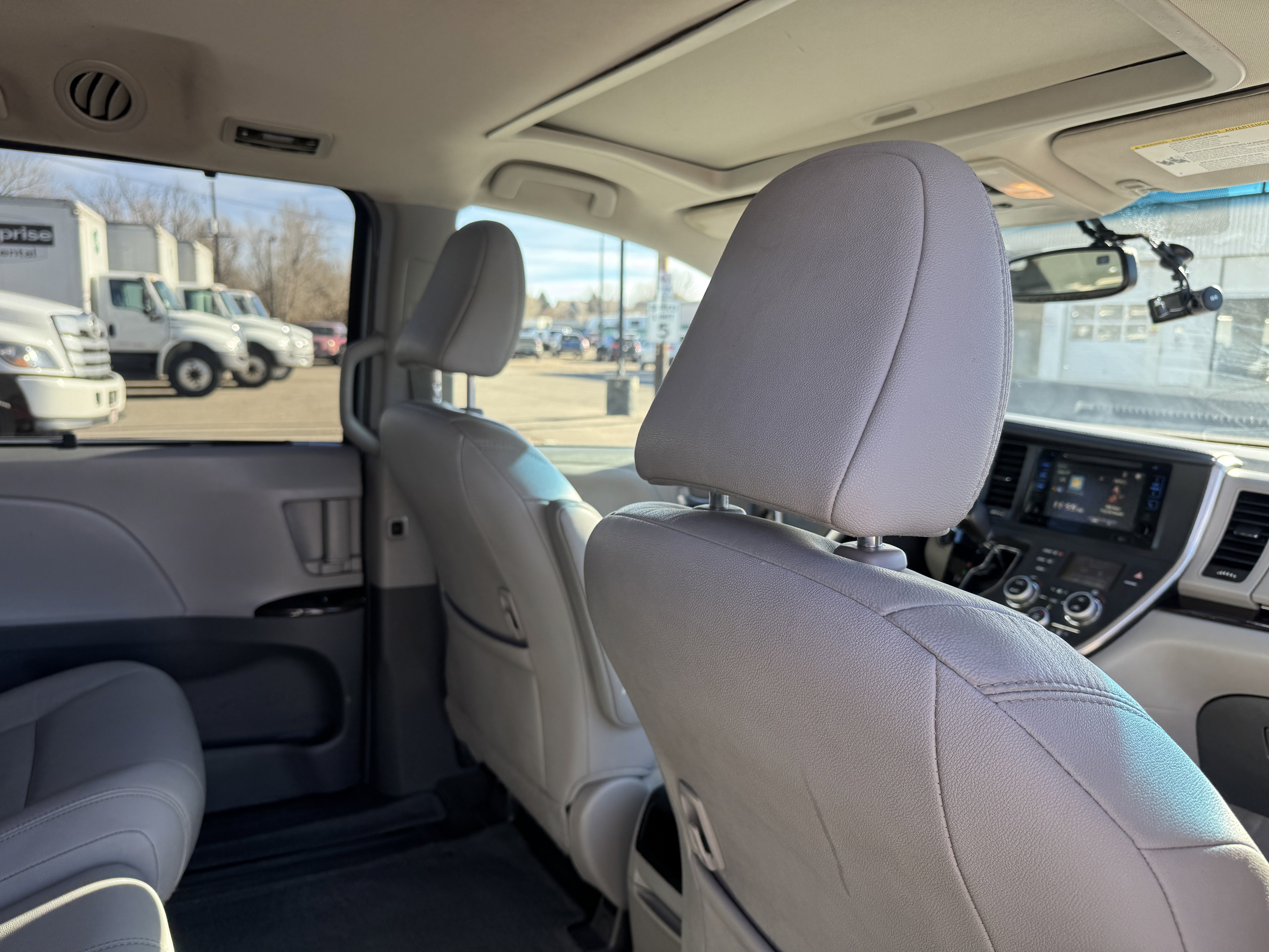 Used 2017 Toyota Sienna XLE image 16