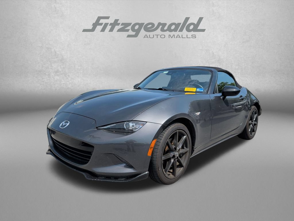 Used 2021 MAZDA MX-5 Miata Club RWD image 3