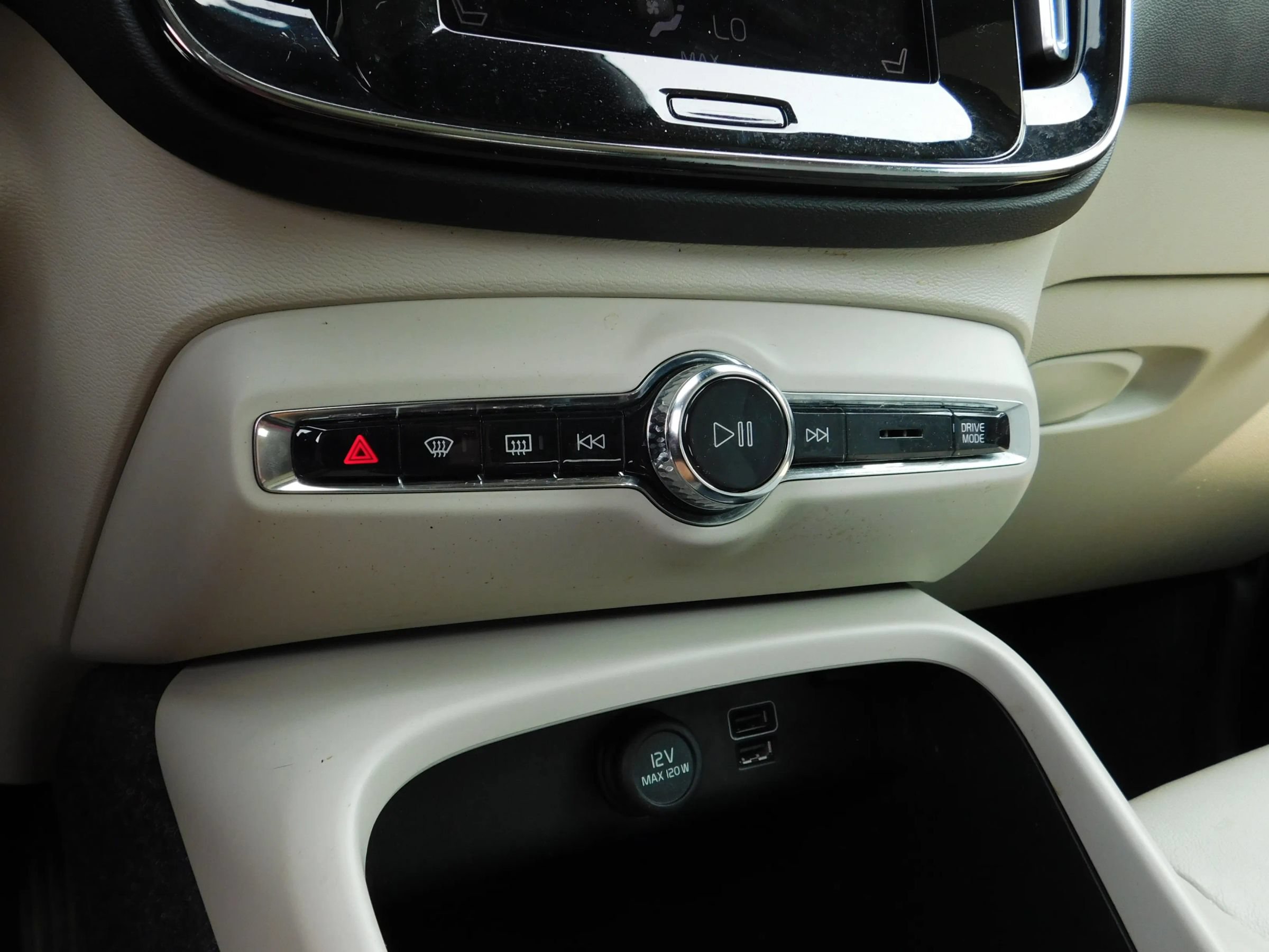Used 2021 Volvo XC40 T4 Momentum FWD image 22