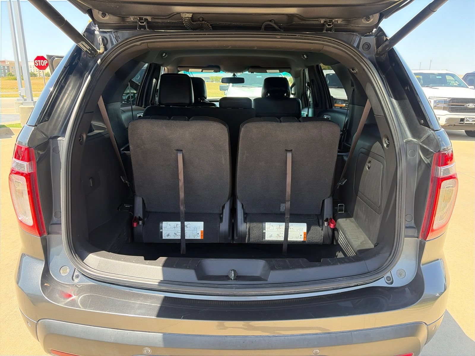 Used 2015 Ford Explorer XLT w/ Equipment Group 202B FWD image 25
