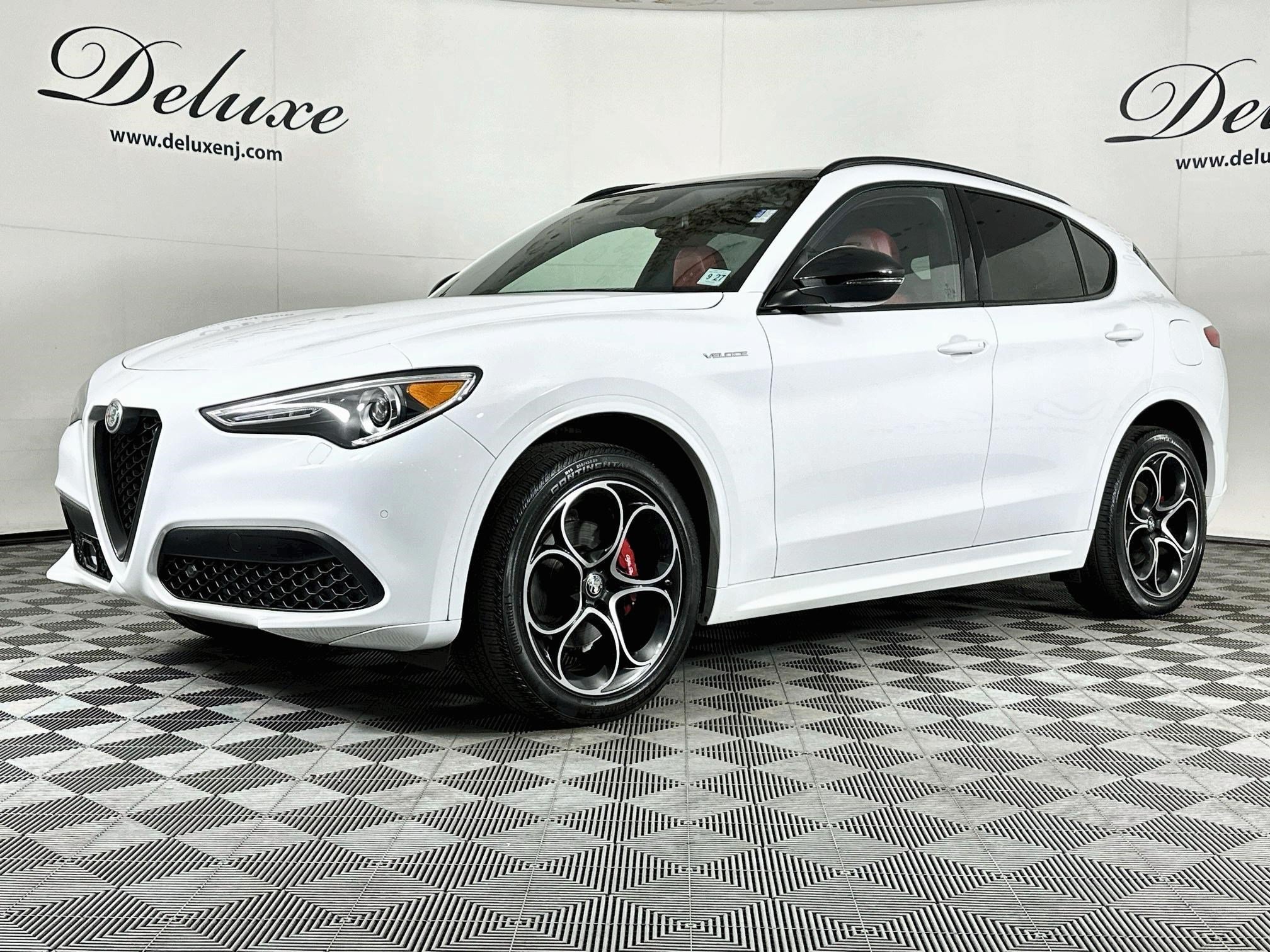 Used 2023 Alfa Romeo Stelvio Veloce AWD/4WD image 3