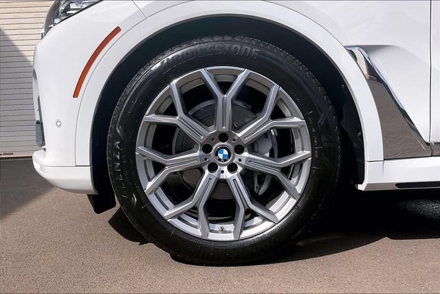 Used 2022 BMW X7 xDrive40i w/ Premium Package AWD/4WD image 9