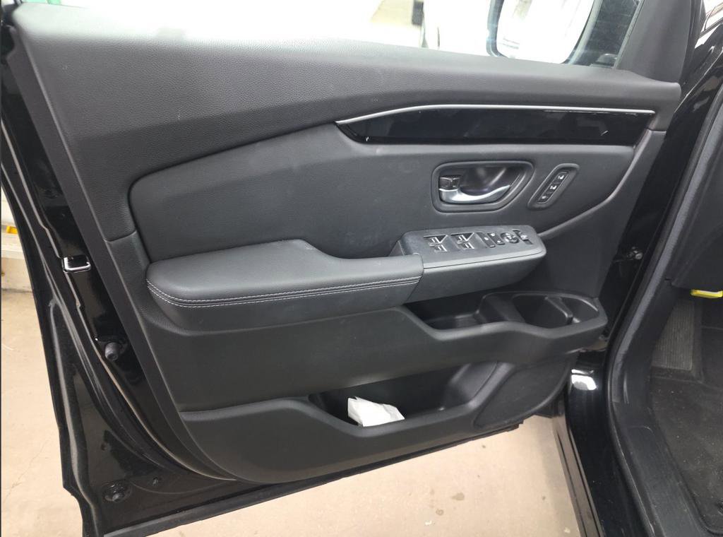 Used 2025 Honda Pilot Touring image 17