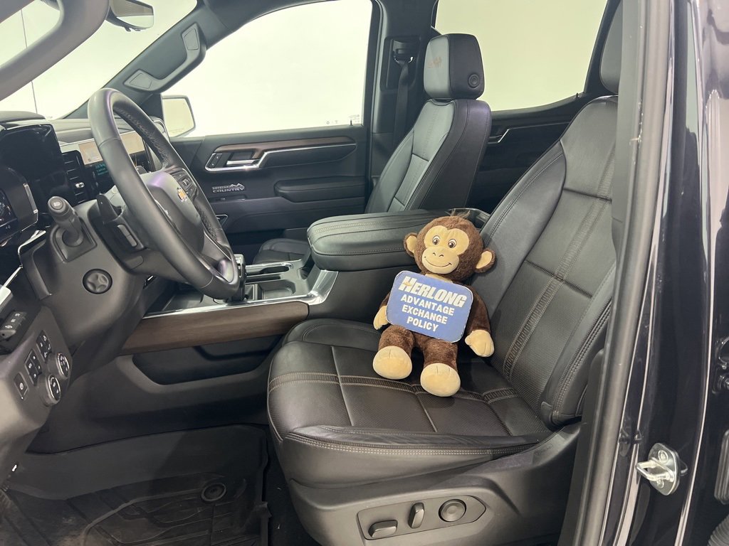 Used 2023 Chevrolet Silverado 1500 High Country w/ High Country Premium Package image 18