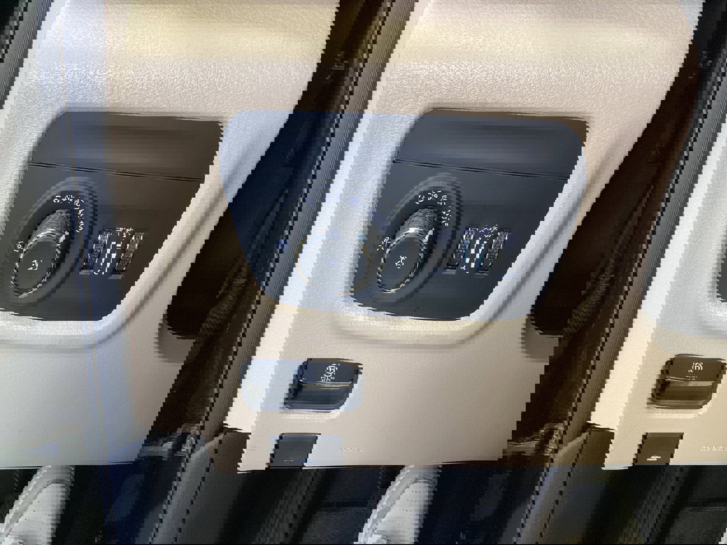 Used 2024 Jeep Grand Cherokee Limited w/ Luxury Tech Group II image 24