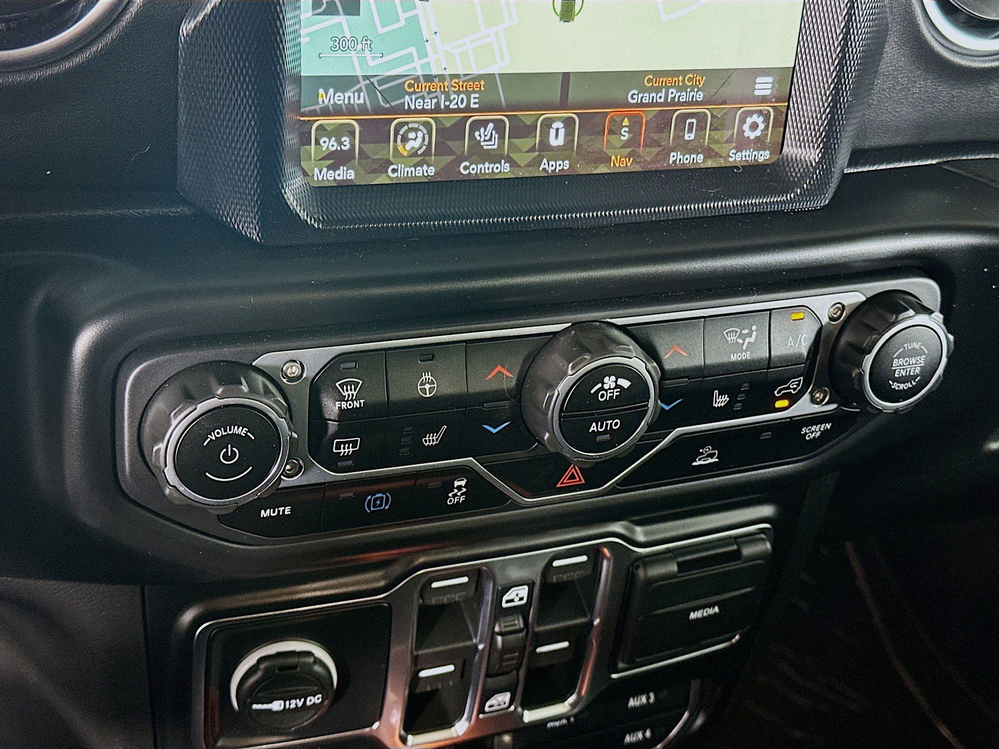 Used 2023 Jeep Wrangler Sahara w/ Cold Weather Group image 23