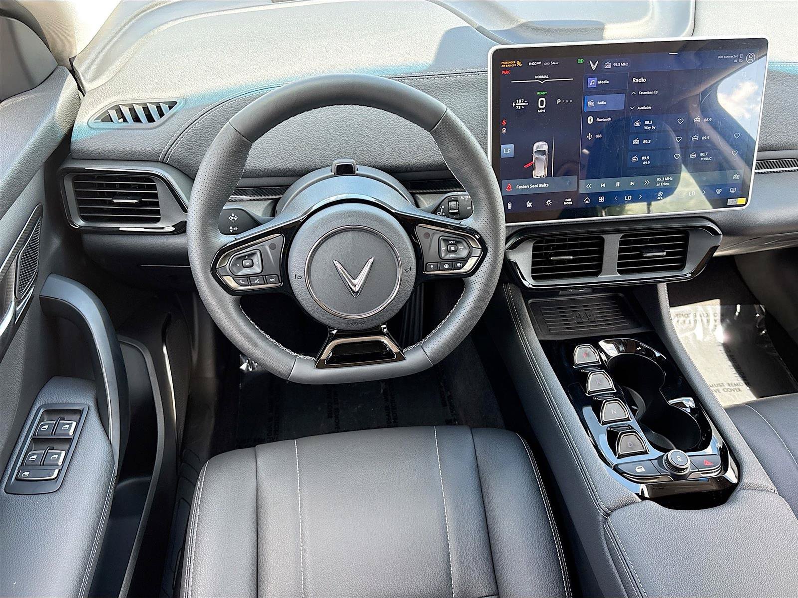 New 2025 VinFast VF 8 Eco AWD/4WD image 21