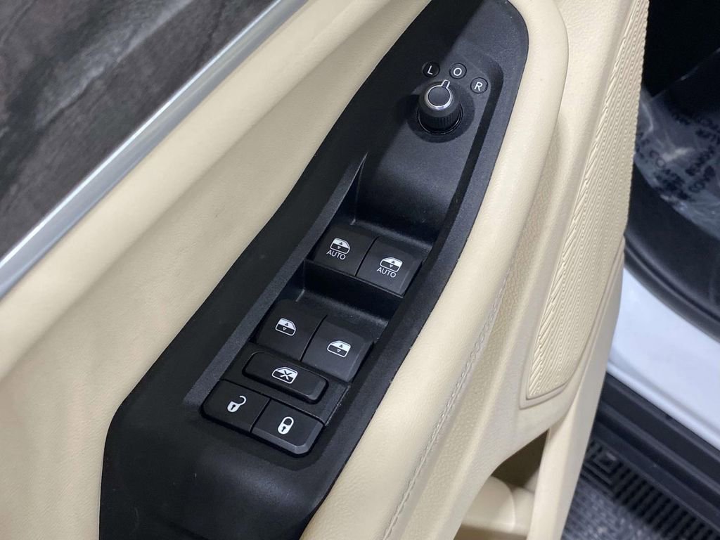 Used 2023 Jeep Grand Cherokee Limited image 19